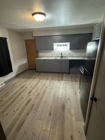 Building Photo - 1959-1961 Maple Dale Rd