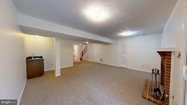 Building Photo - 5739 Oakshore Ct