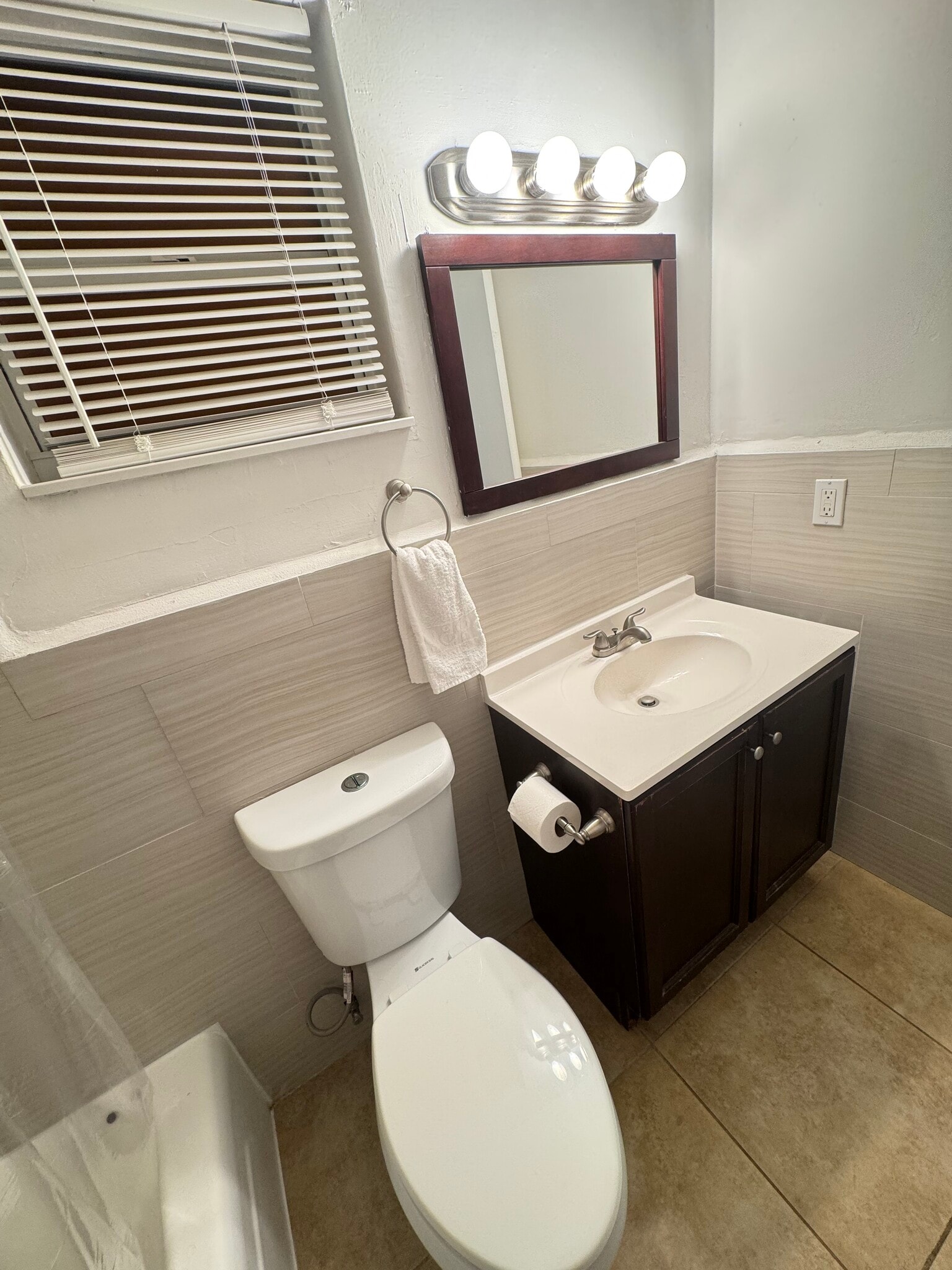 Building Photo - 111 SW 11th Ave