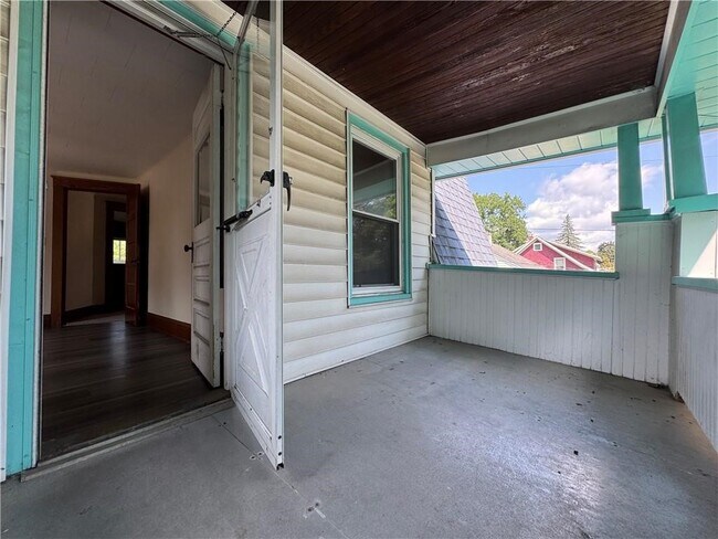 Building Photo - 129 Oakwood Ave