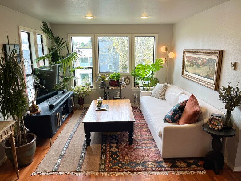 Building Photo - 1707 27th Ave
