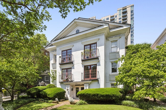 Primary Photo - 1072 Piedmont Ave NE