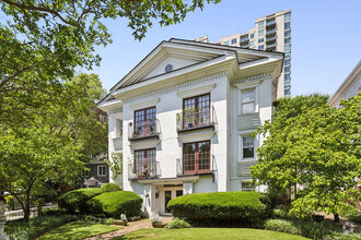Building Photo - 1072 Piedmont Ave NE