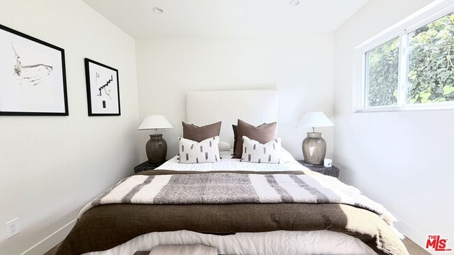 Building Photo - 3852 Sherview Dr