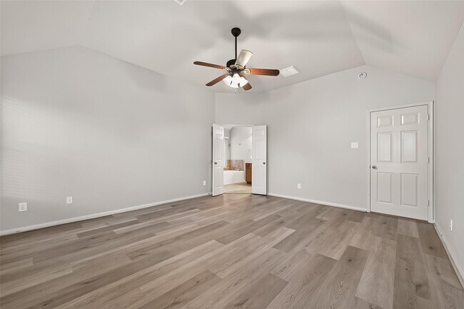 Building Photo - 28207 Chalet Park Dr