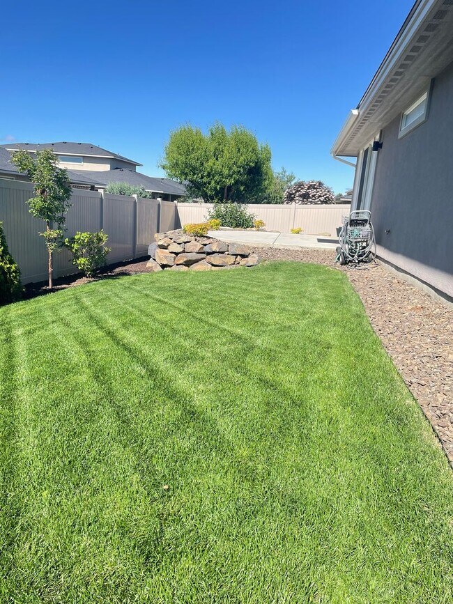Building Photo - Flexible Living in North Ellensburg