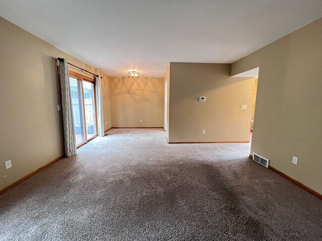 Building Photo - Forest Hills Condo!