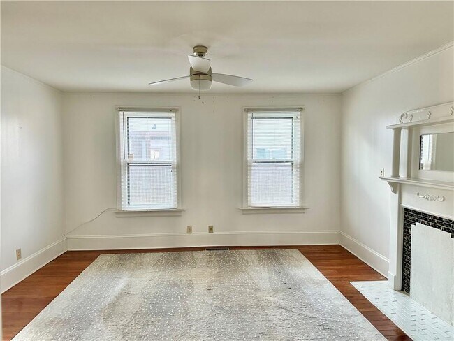 Building Photo - 1596 Mercer Ave