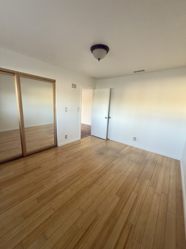 Building Photo - 1857 Vicente Dr