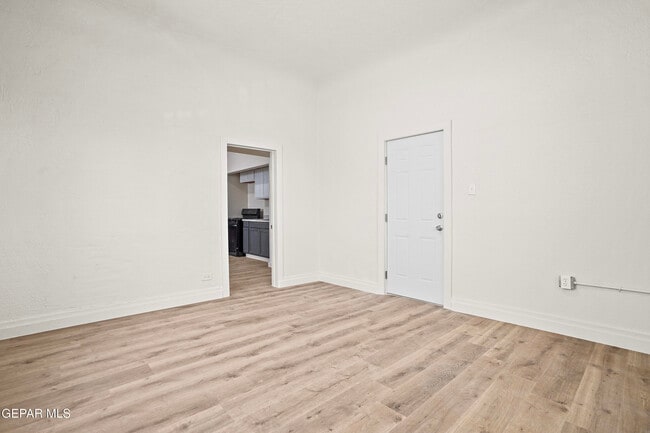 Building Photo - 511 E Nevada Ave