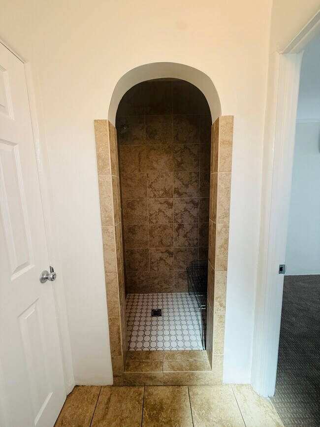 Building Photo - 818 Shenandoah St