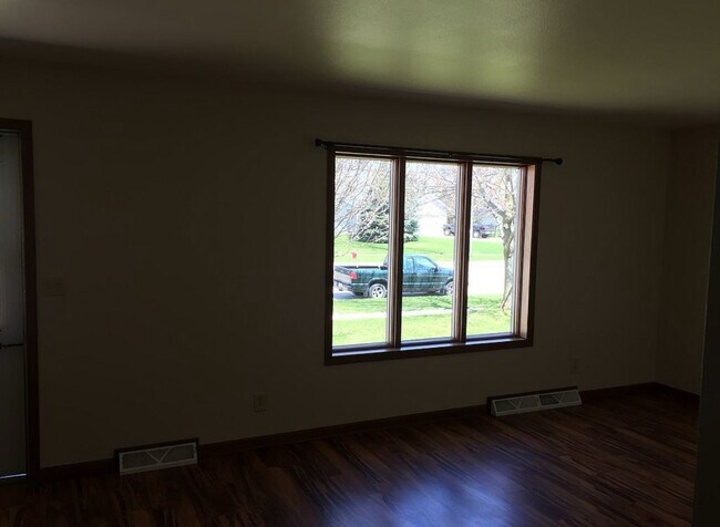 Building Photo - 4413 Menasha Ave