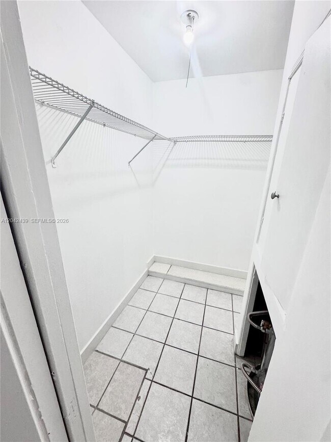 Building Photo - 2732 SW 22nd St