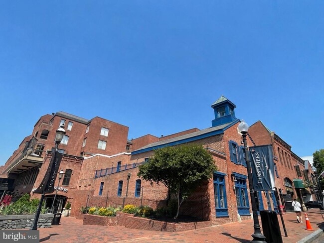 Building Photo - 1080 Wisconsin Ave NW