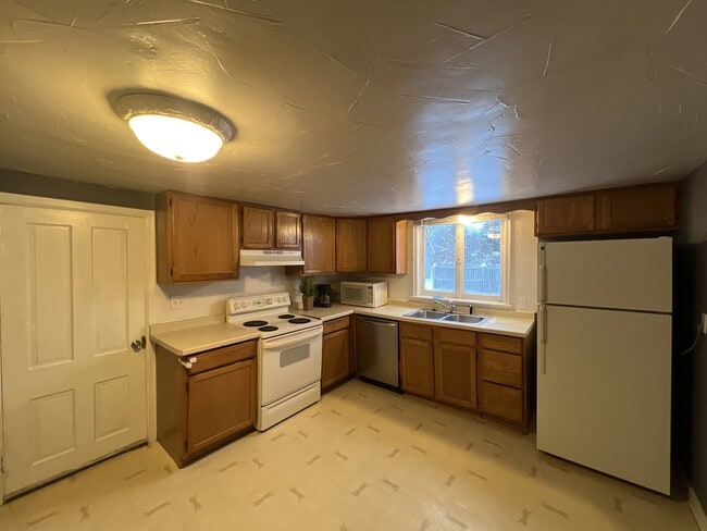 Building Photo - 353 Prospect Ave