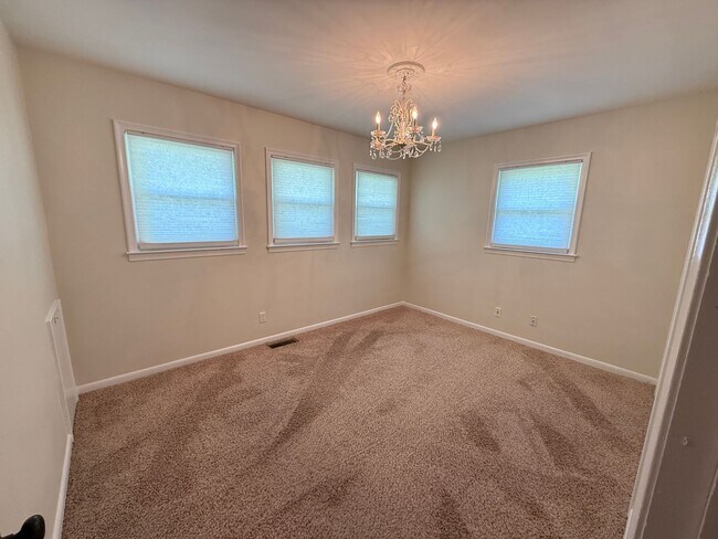 Building Photo - 3405 Elkton Dr