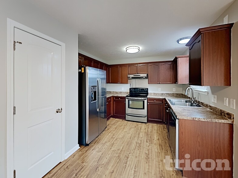 Building Photo - 300 Sunny Vw Dr