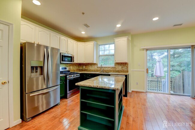 Building Photo - 609 Blossom Cir