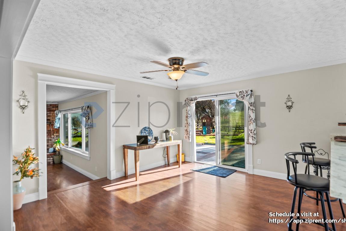 Building Photo - 3966 Dyer Rd