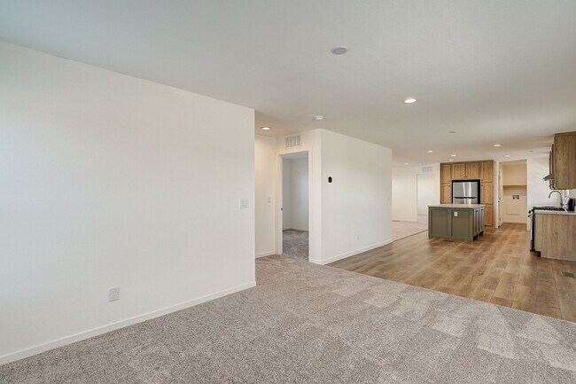 Building Photo - 6 Lapin St