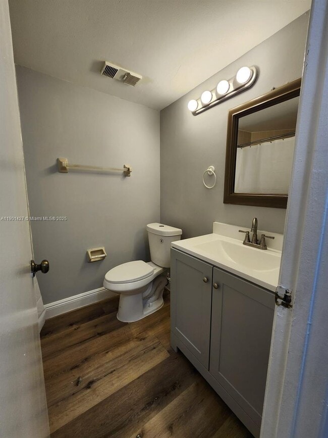 Building Photo - 212 Lake Pointe Dr