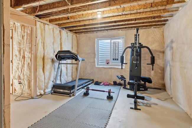 Building Photo - Like-New Rambler in The Village at Fox Meadows | Mountain Views, Pool Community & All Appliances ...