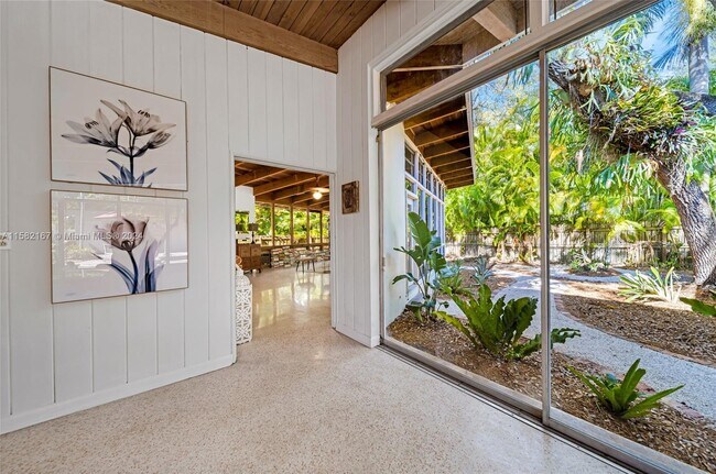 Building Photo - 2321 Tigertail Ct