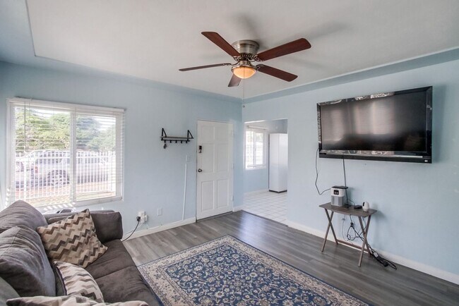 Building Photo - Newly Renovated And Ready For Occupancy