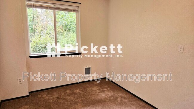 Building Photo - 4629 Beach Dr E