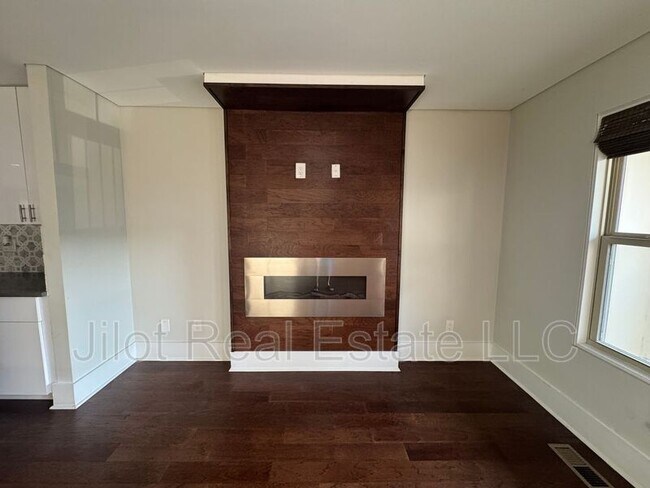 Building Photo - 1280 Dahlgren Ln SE