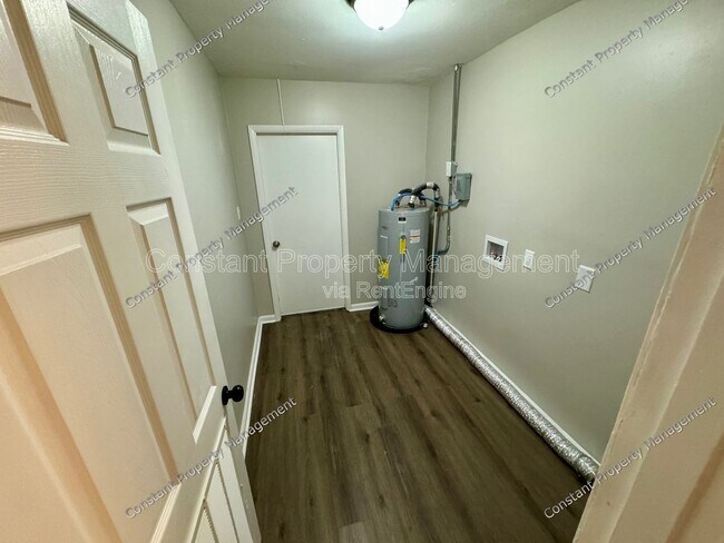 Building Photo - 4738 Elkan Ave