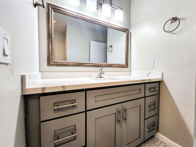Building Photo - 3 Bedroom in Santa Rosa with Air Conditioning