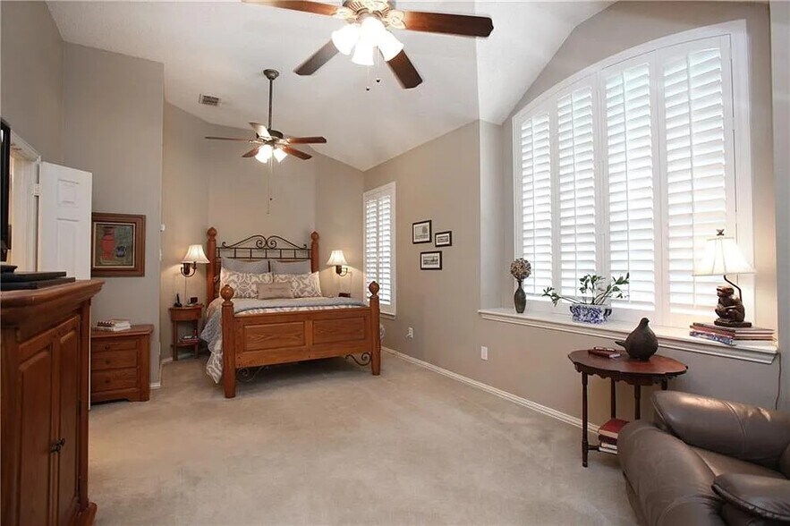 Building Photo - 8600 Ironwood Dr