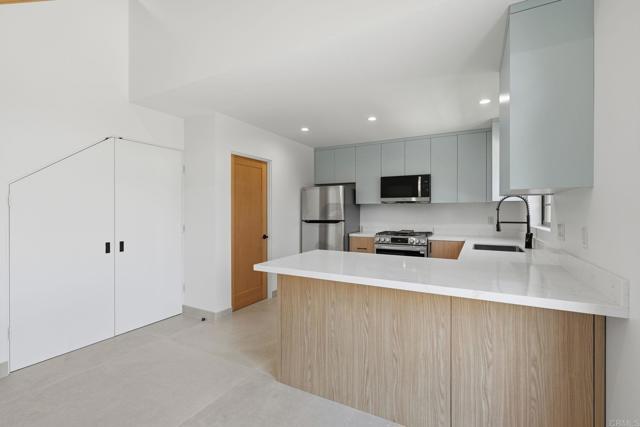 Building Photo - 1065 Buena Vista Way