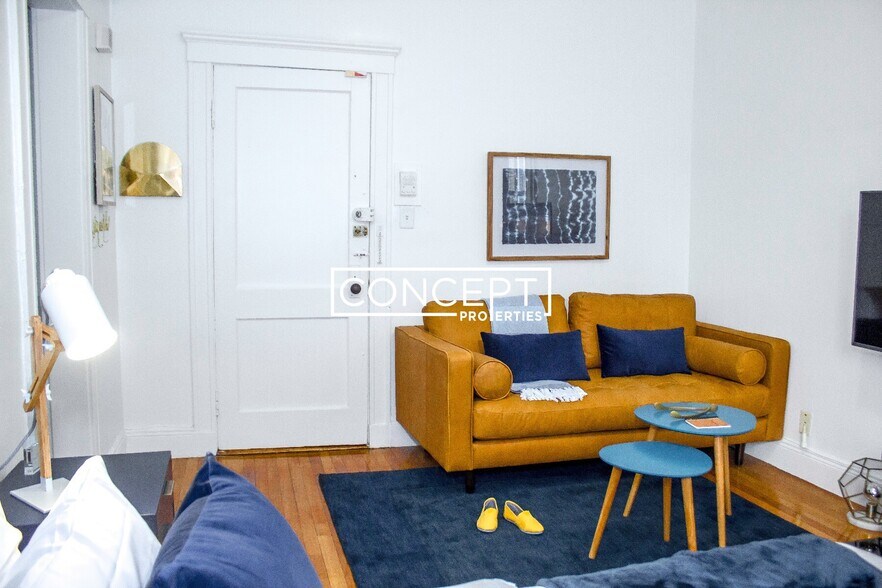 Building Photo - 121 Park Dr