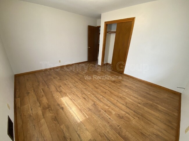 Building Photo - 2417 Circle Dr