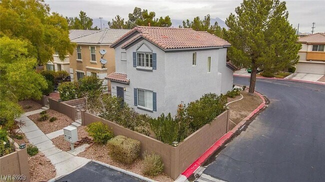Building Photo - 9909 Calabasas Ave