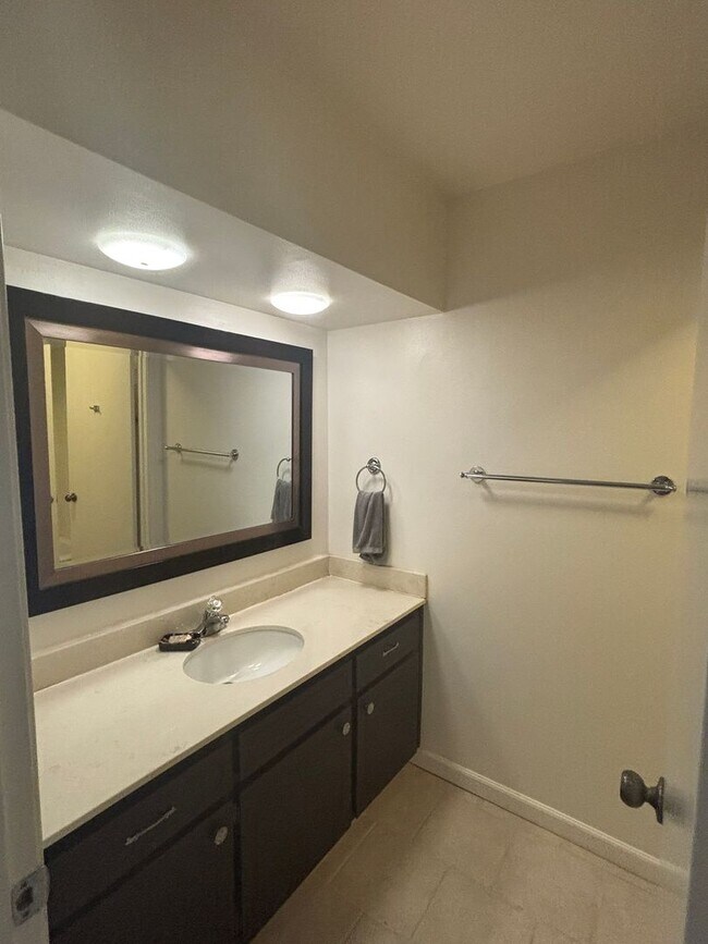 Building Photo - Lovely 3-Bedroom, 2-Bath Home in Desirable...