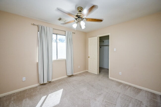 Building Photo - 4815 Knights Branch Dr