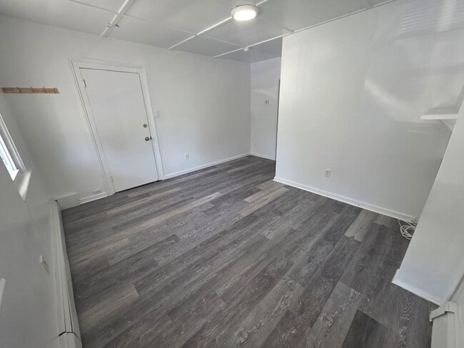Building Photo - 98 Delafield St
