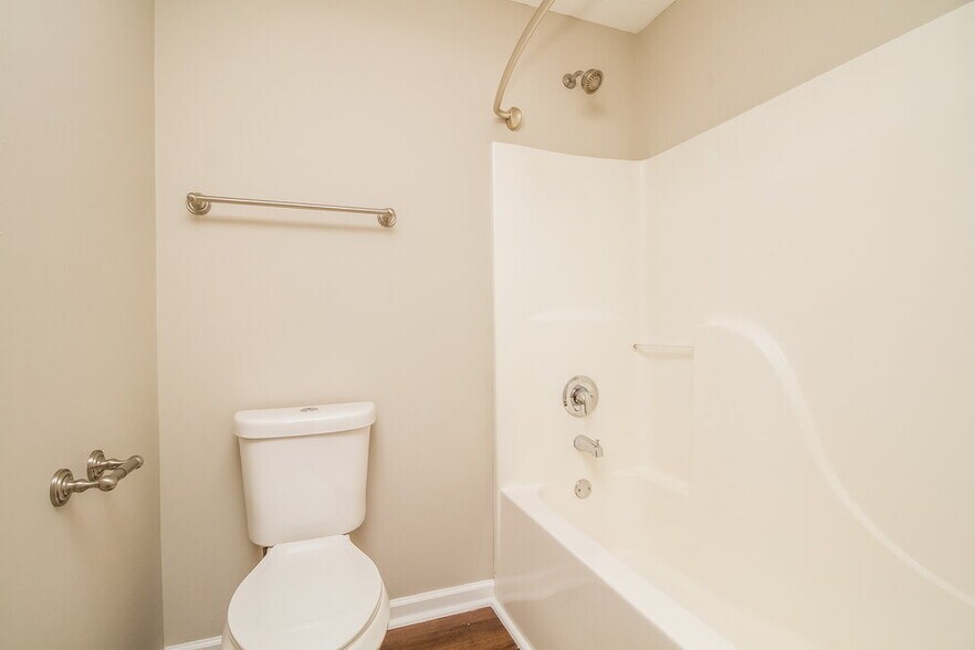 Building Photo - 850 Maricopa Dr