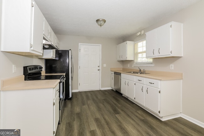 Building Photo - 6530 River Hill Dr