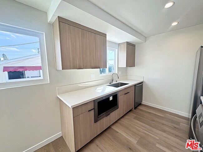 Building Photo - 1302 Amethyst St