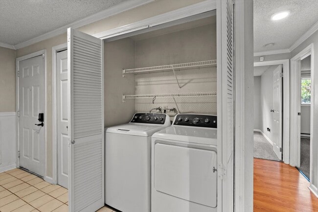 Building Photo - Spacious 2-bed 2-bath condo in Everett