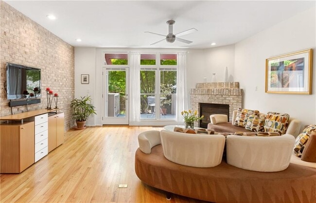 Building Photo - 1350 Fernwood Cir NE