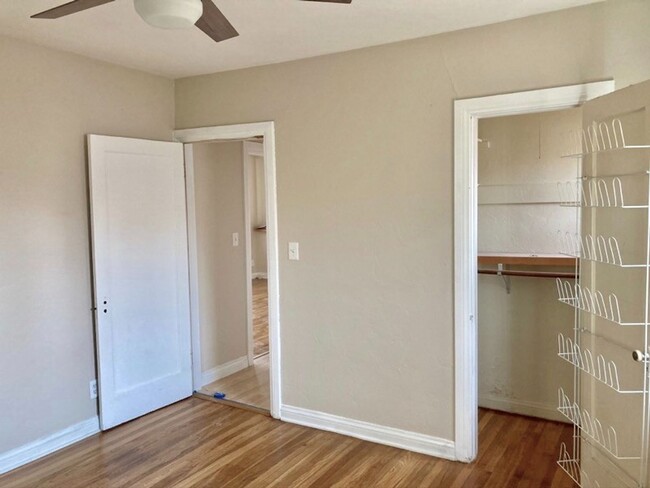 Building Photo - 2Br+ 1Br Is Garage Converted/1Ba Cozy Mode...