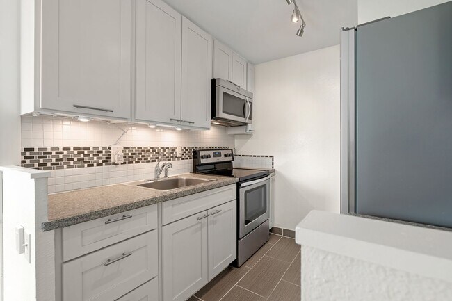 Building Photo - 2092 Kuhio Ave #906