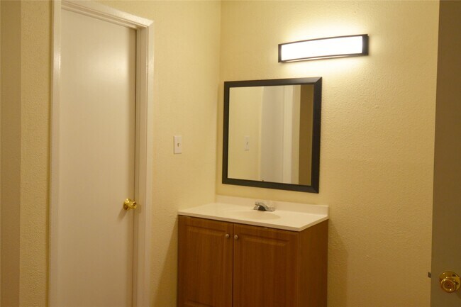 Building Photo - 8405 Wilcrest Dr