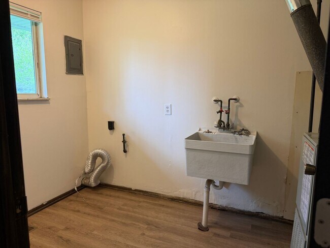 Building Photo - 3015 Bollinger Ave NE