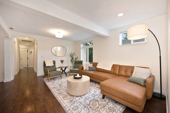 Building Photo - 417 S Dollar St